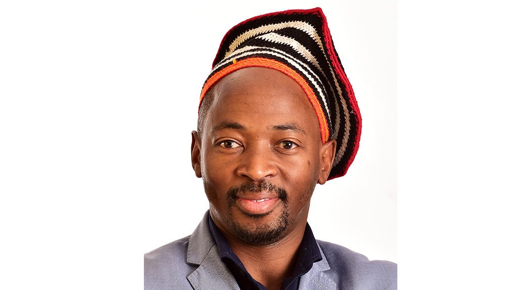 Ayanda Holo