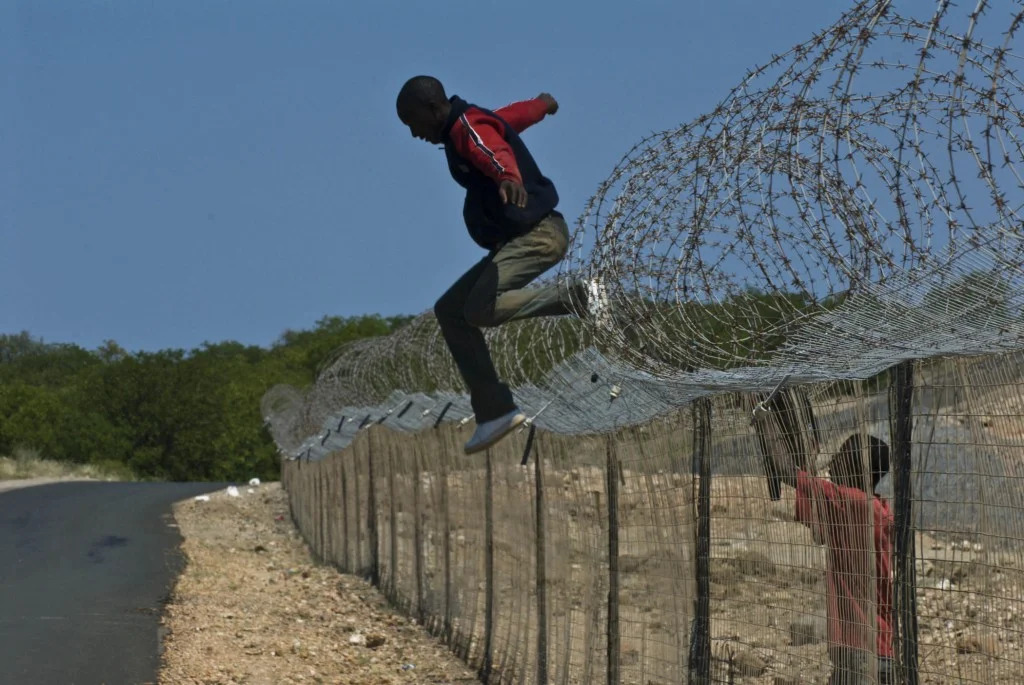 Border jumper - illegal immigration - south africa - image: action sa