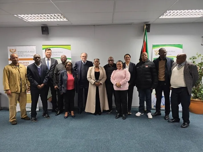 MINISTER METH INTERVENES IN LOOMING PICK N PAY RETRENCHMENT OF 22 000 WORKERS, IN SIX-HOUR MARATHON MEETING - image: Algoa fm