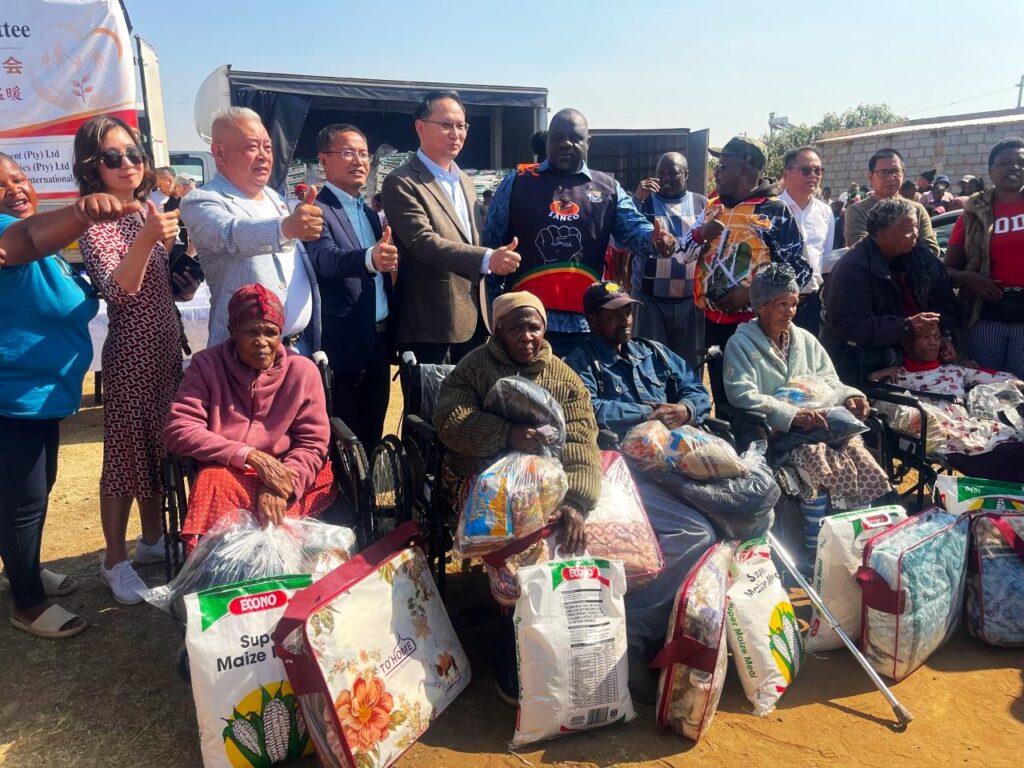 CHINESE BUSINESSES IN EKURHULENI “GIVING BACK, SHARING WARMTH AND GROWING TOGETHER” WITH NEEDY COMMUNITIES - image: supplied