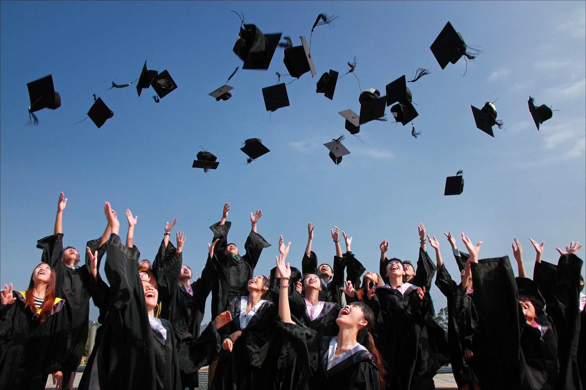 GRADUATION GROUP IMAGE - IMAGE: TUW (UNI)