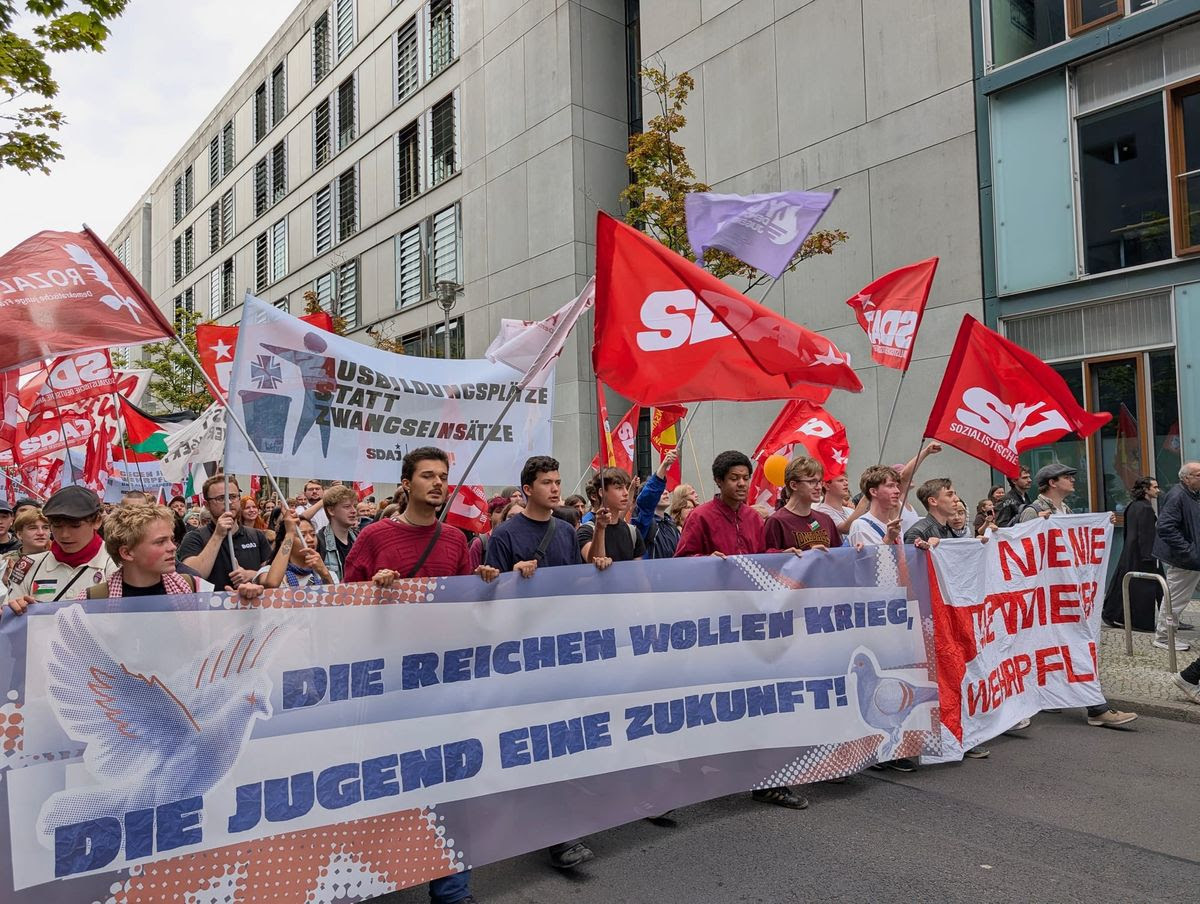 Thousands in Germany protest against policies of militarization, as student protests sweep Europe. Credit: EIRNS